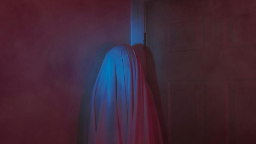 What Is a Ghost Detector App? What It Can (and Can’t) Detect on iPhone (paranormal / ghost hunting)