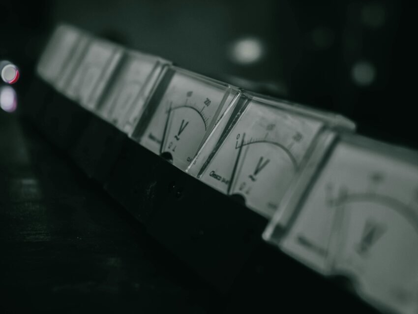 how does a ghost detector work (EMF meter paranormal investigation)